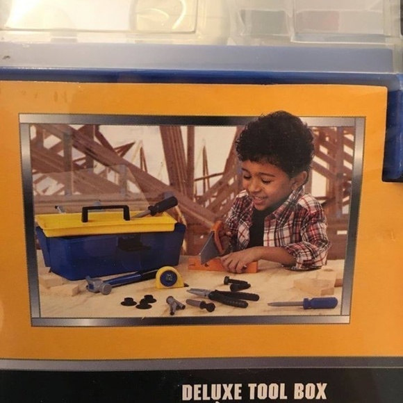 BRAND NEW sealed 18 piece deluxe tool box / workshop toy - Picture 4 of 5